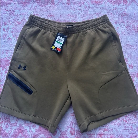 Under Armour/ NIKE tech Men's green Shorts - Picture 4 of 4